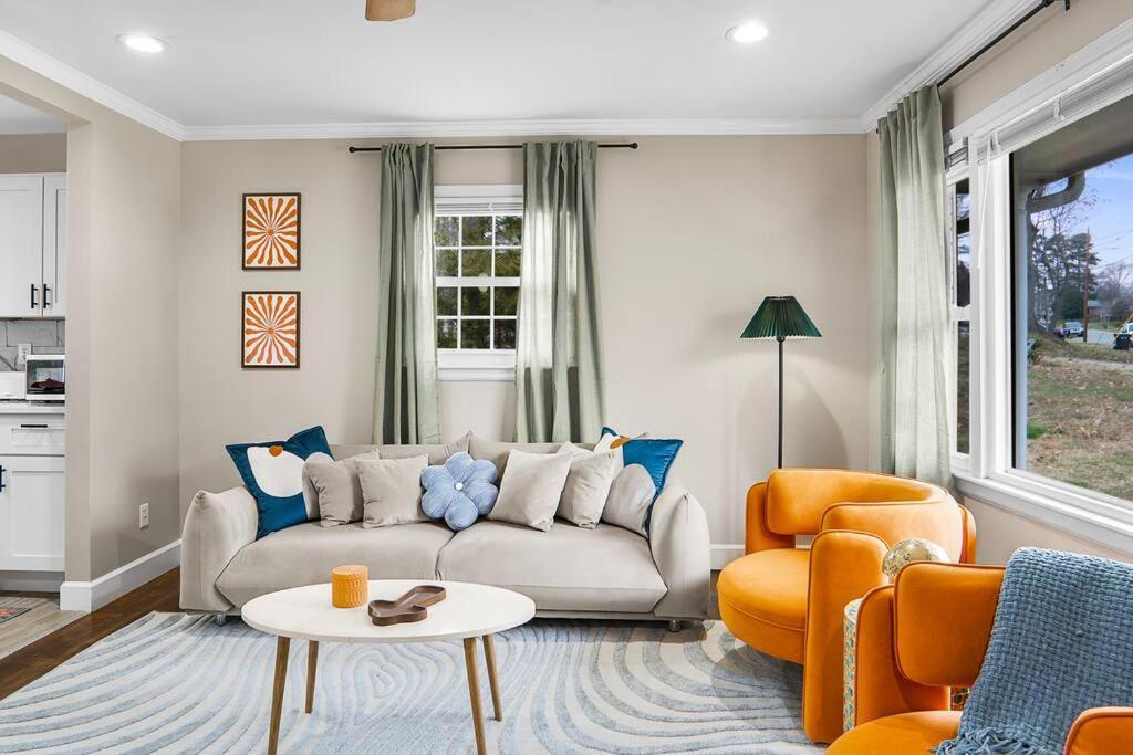 Holiday home 5bd Vibrant Haven: Basketball - 10mins To Airport Charlotte
