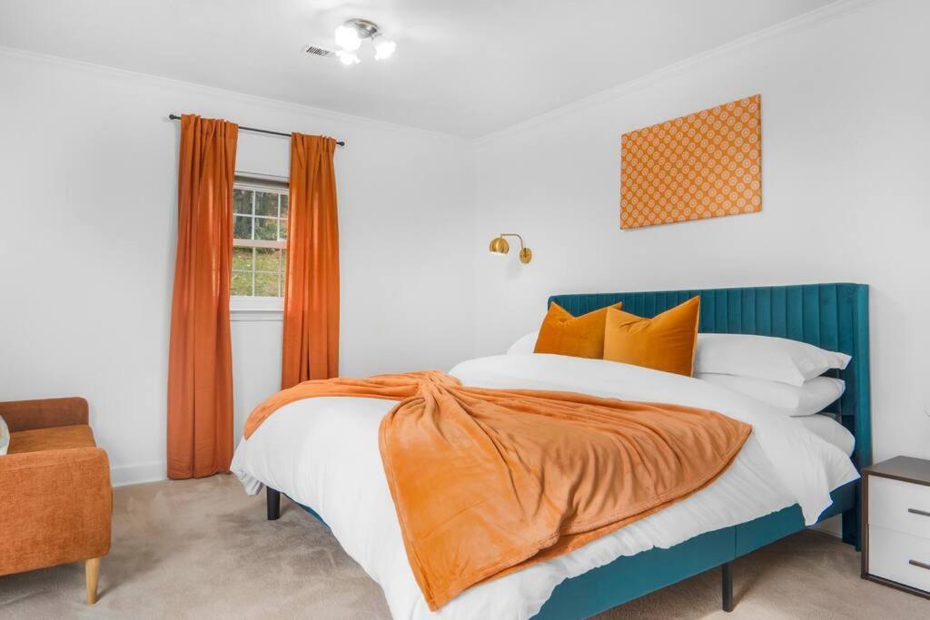 Holiday home 5bd Vibrant Haven: Basketball - 10mins To Airport